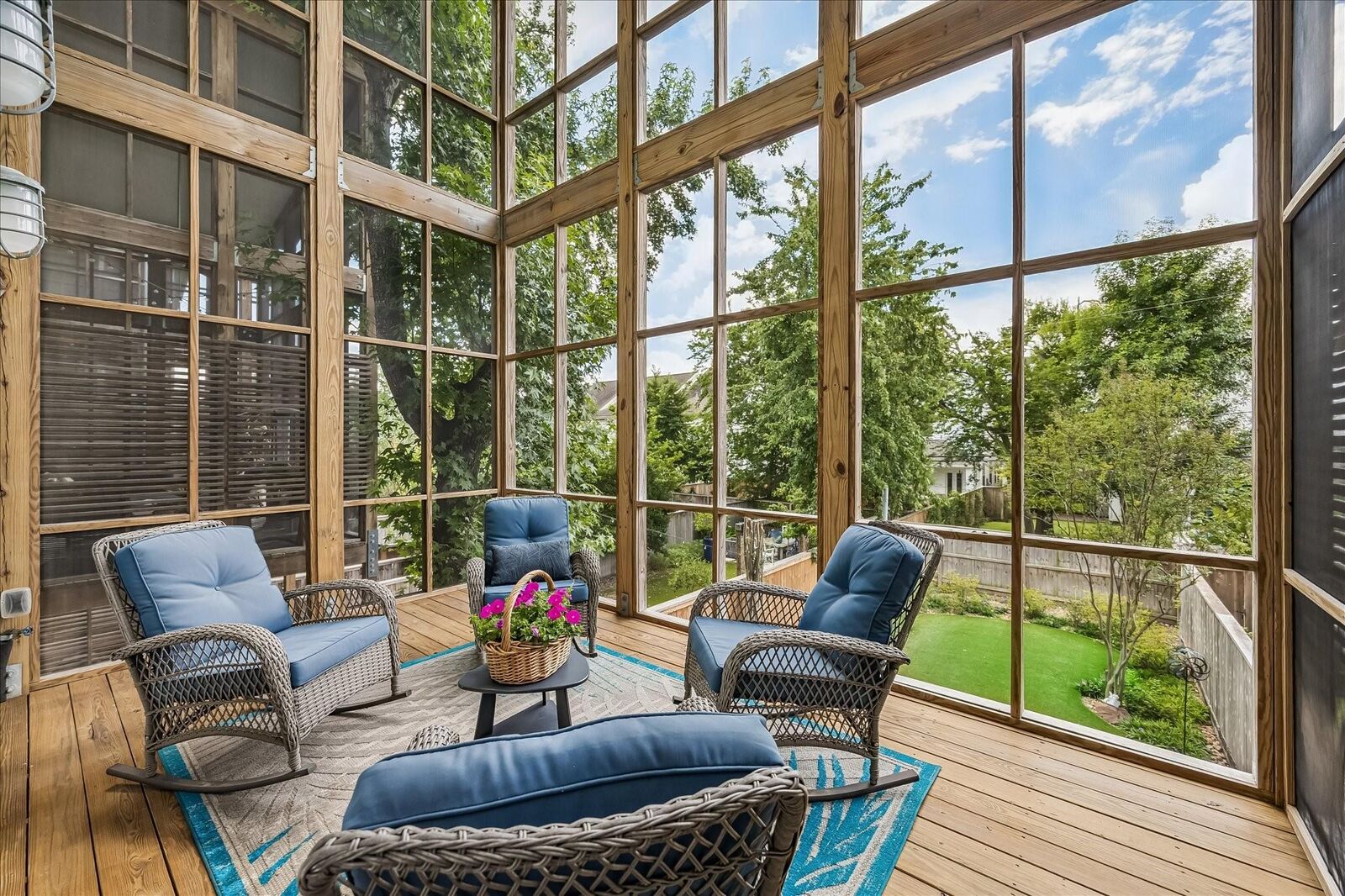 Property Photo:  530 W 26th Street  TX 77008 