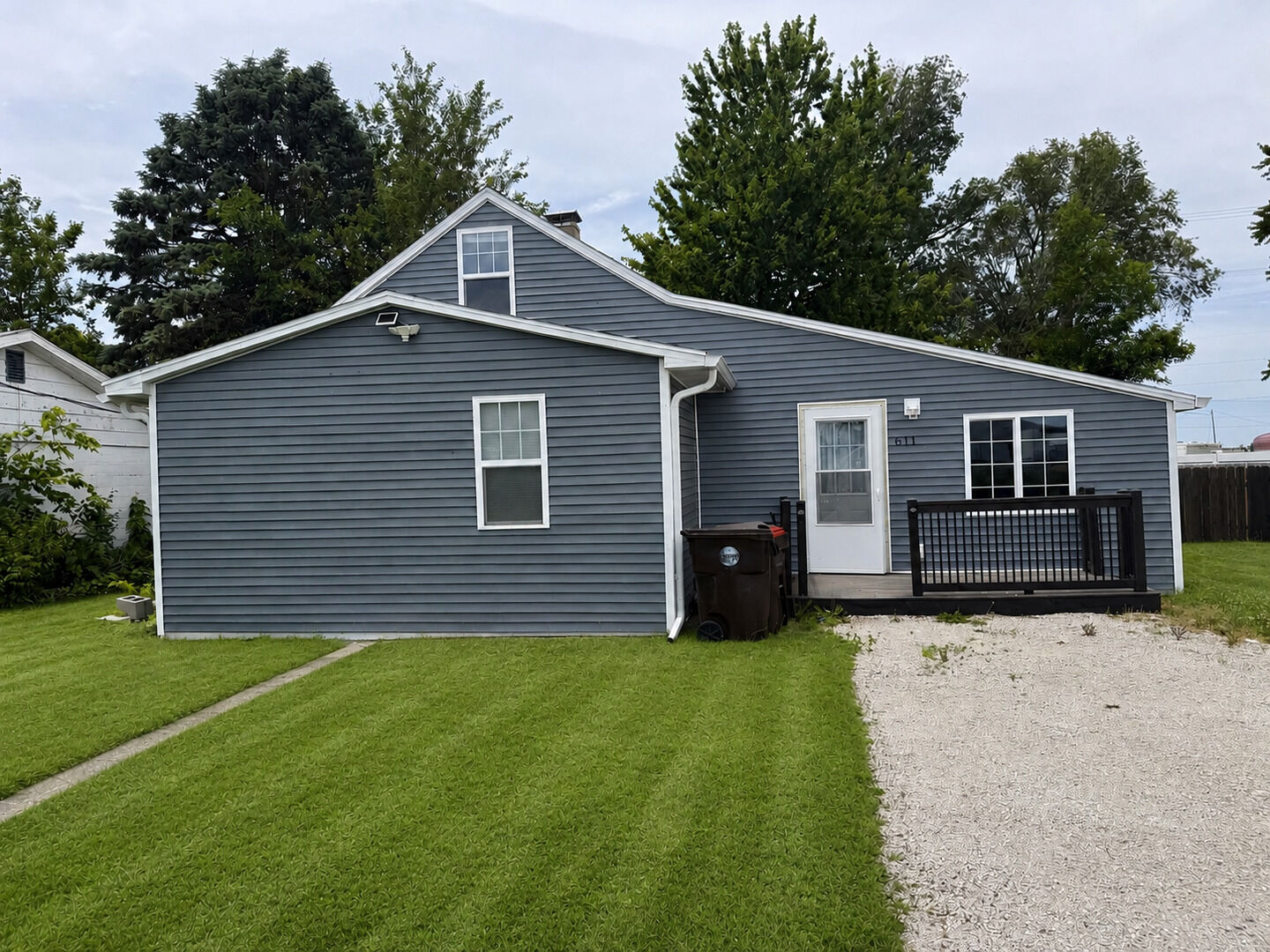Property Photo:  611 N Chestnut Street  IL 61777 