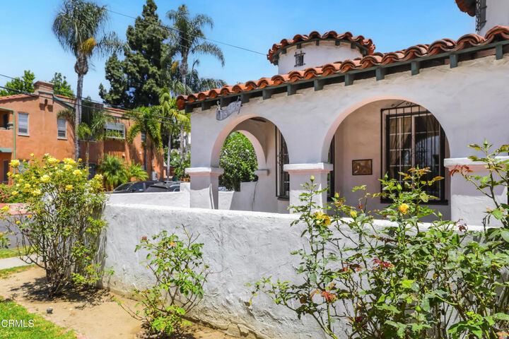 Property Photo:  1544 Angelus Avenue  CA 90026 