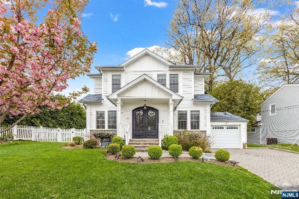 Property Photo:  61 Roosevelt Street  NJ 07626 