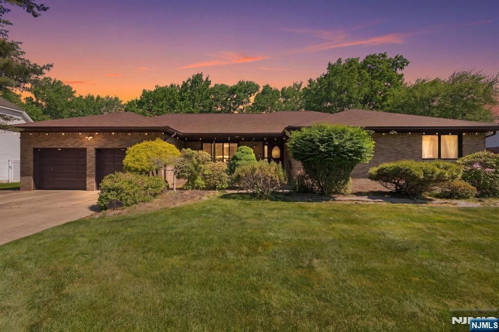 Property Photo:  16 Cutter Avenue  NJ 08820 