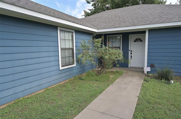 Property Photo:  1106 12th Street SE  TX 76067 