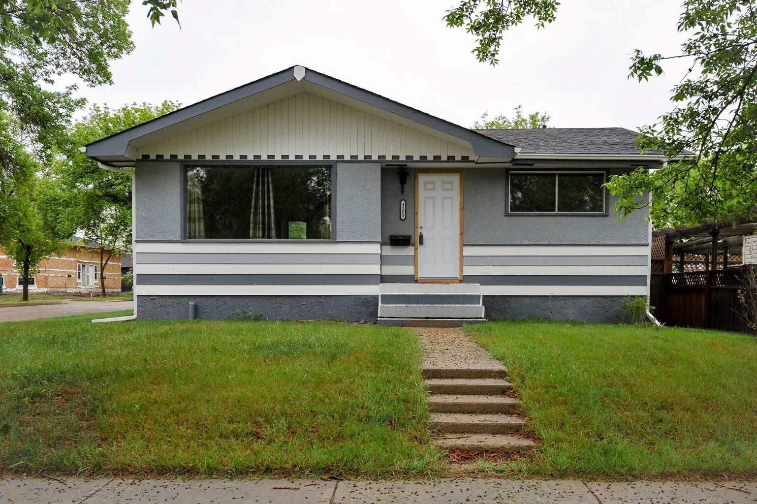 Property Photo:  4201 50 Avenue  AB T4V 0P9 