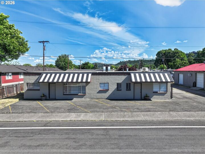 Property Photo:  852 Snipes St  OR 97058 