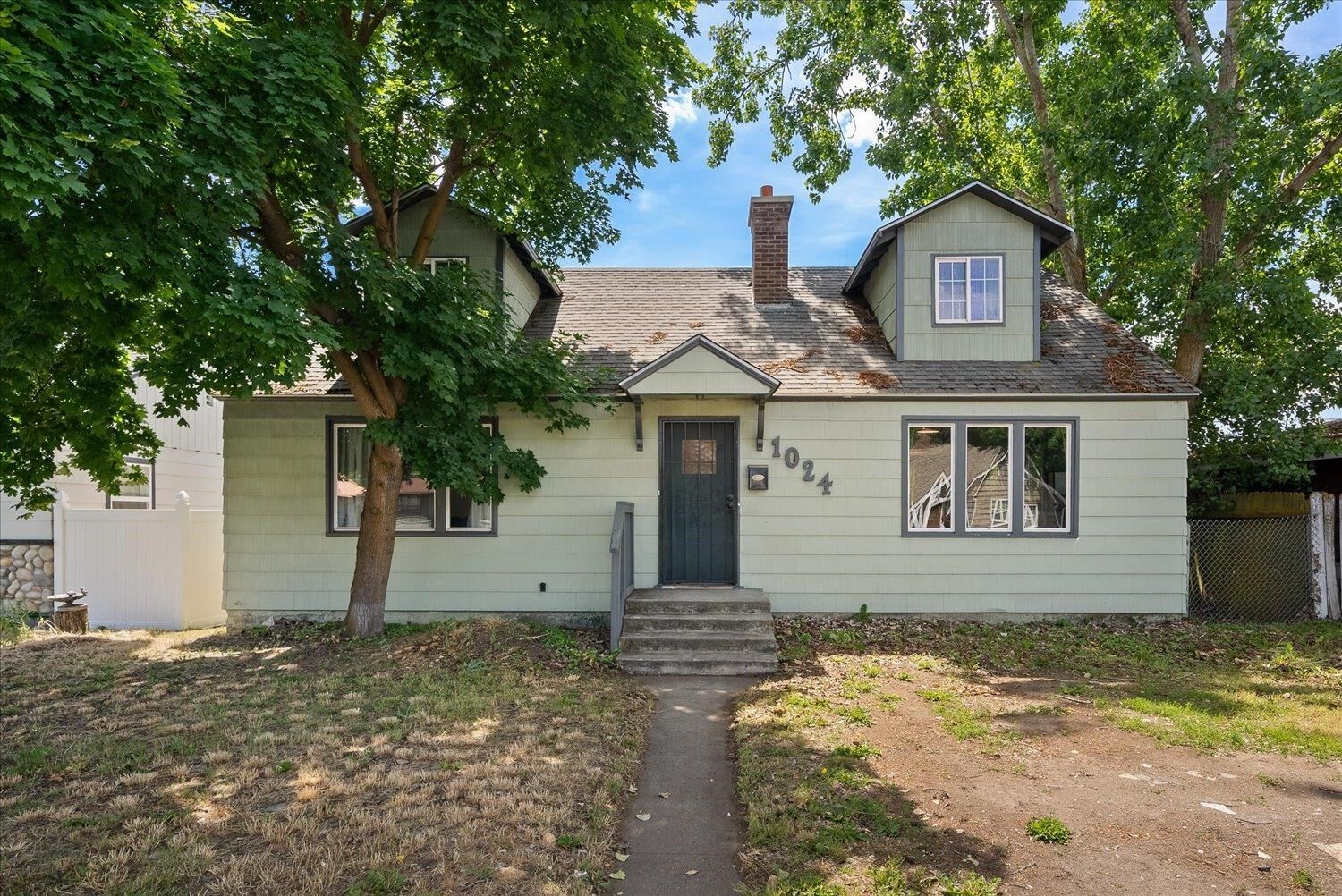 Property Photo: 1024 E Wellesley Ave WA 99207