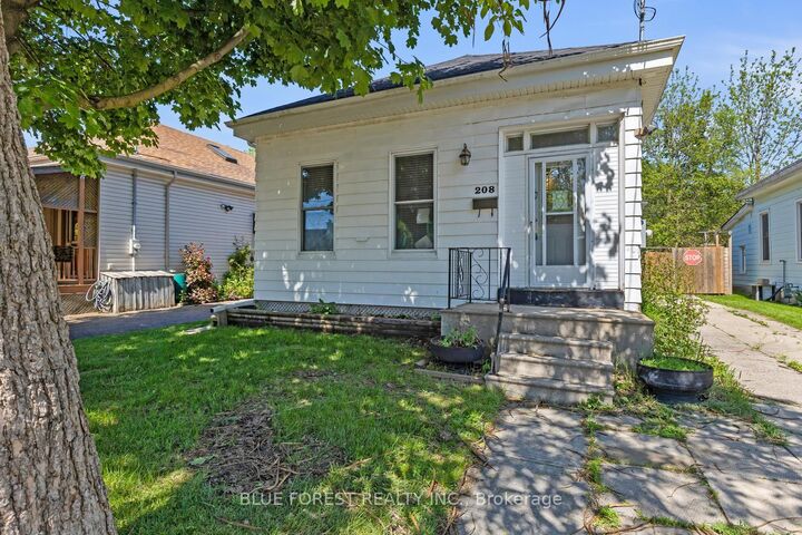 Property Photo: 208 Maitland Street ON N6B 2Y1