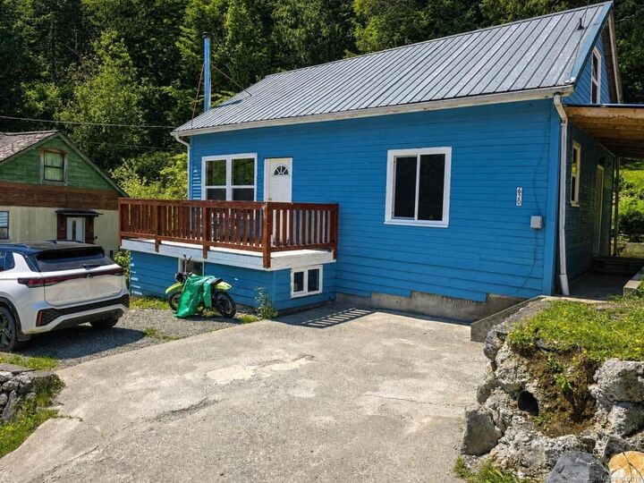 Property Photo:  620 Cardiac Climb Rd  BC V0P 1X0 