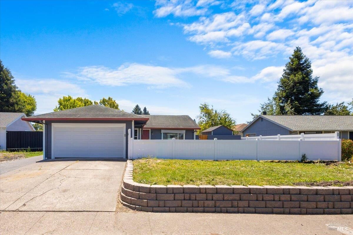 Property Photo:  752 Lindsay Avenue  CA 94928 