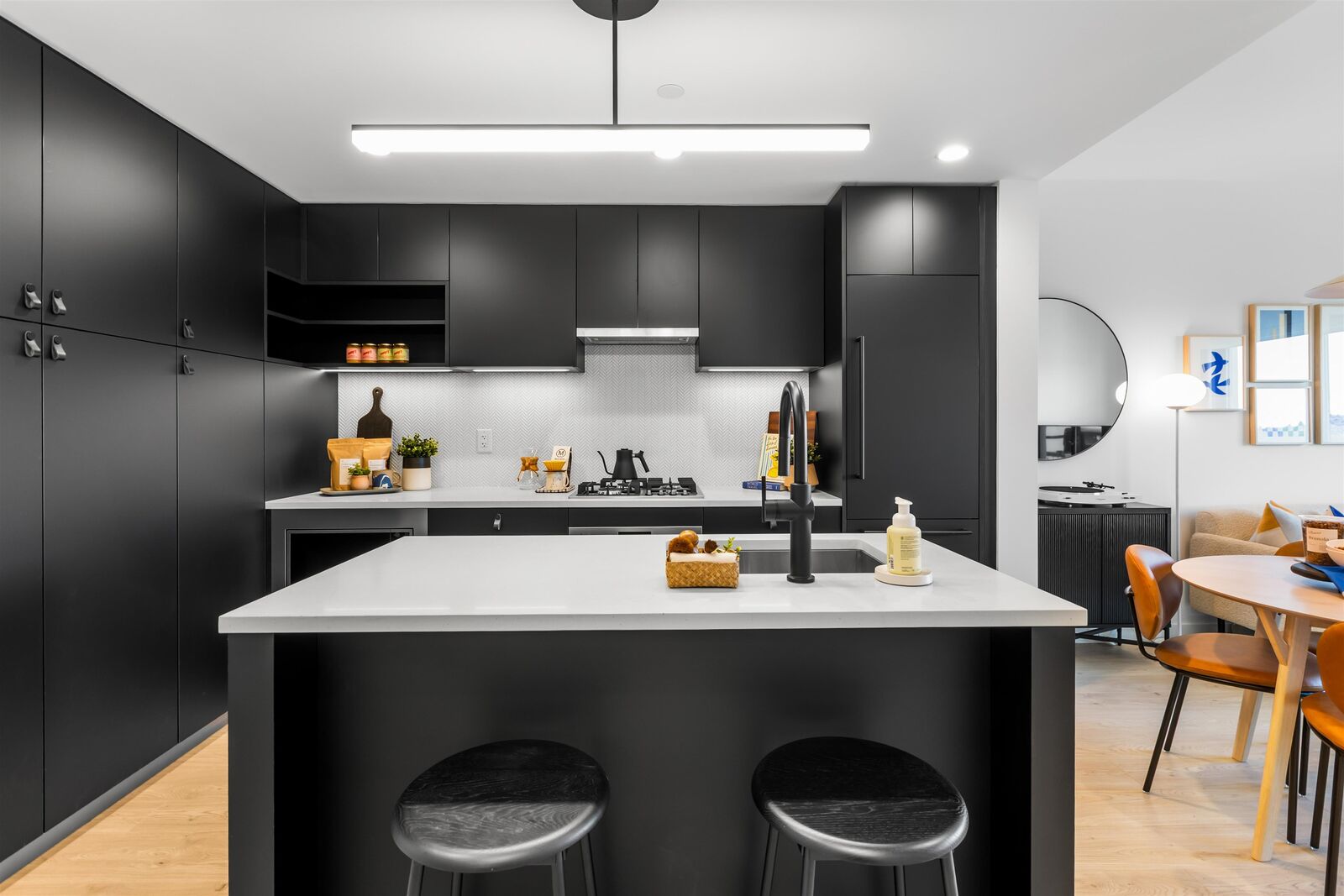 Property Photo:  1680 E 12th Avenue 403  BC V5N 2A3 