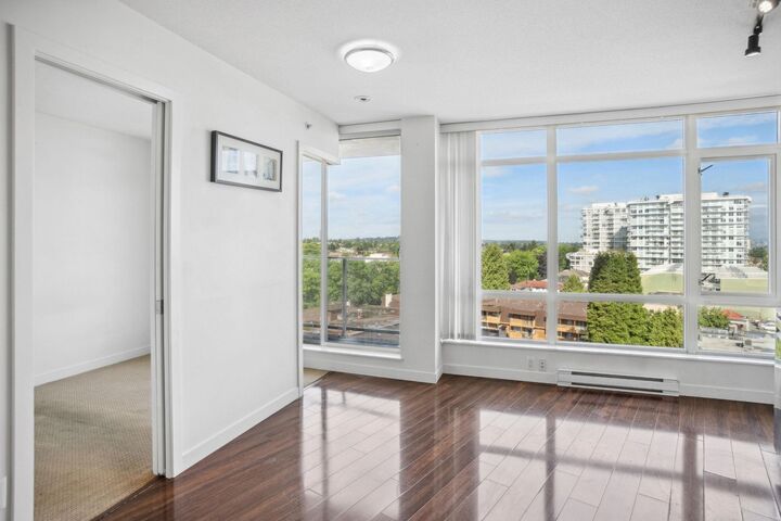 Property Photo: 4815 Eldorado Mews 810 BC V5R 0B2