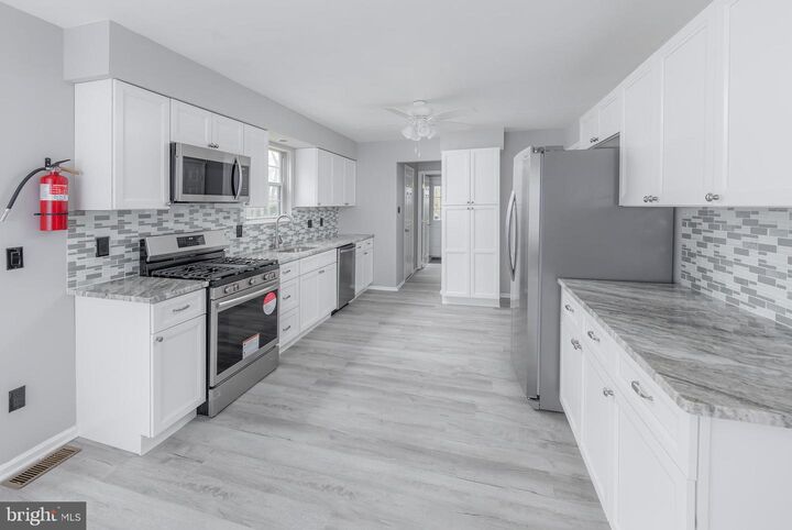 Property Photo:  13 Brearly Drive  NJ 08081 