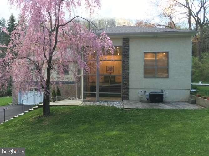 Property Photo:  215 Oakwood Lane  PA 19460 
