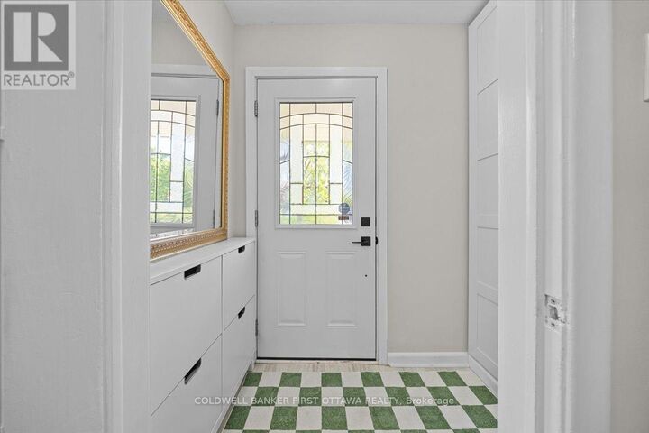 Property Photo:  998 Mossdale Street  ON K2B 5S7 