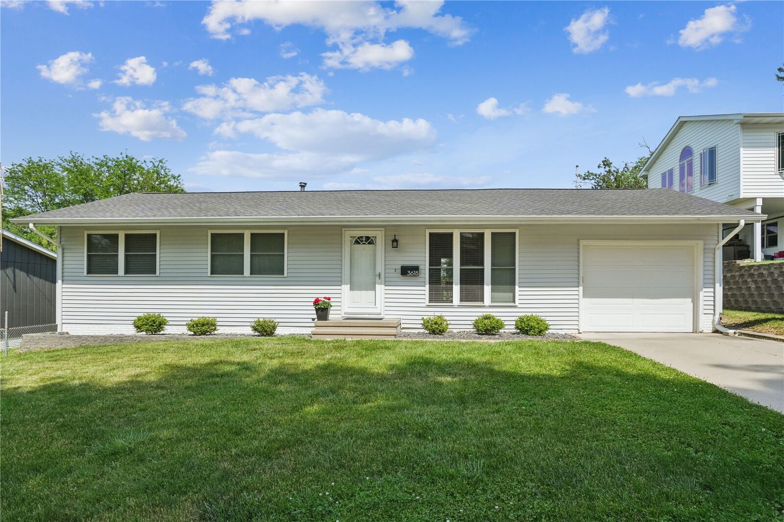 Property Photo: 3618 Lynbrook Drive NE IA 52402