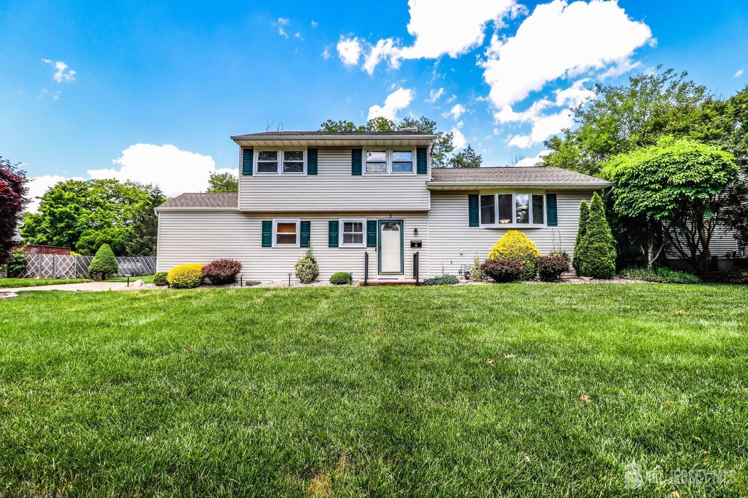 Property Photo:  5 Overhill Road  NJ 08816 