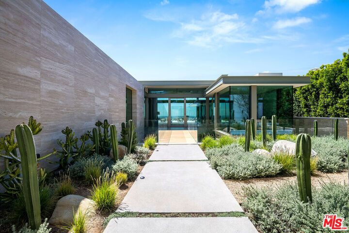 Property Photo:  9016 Thrasher Ave  CA 90069 