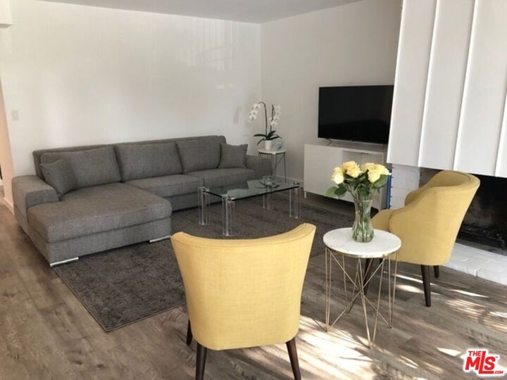 Property Photo:  9297 Burton Way  CA 90210 