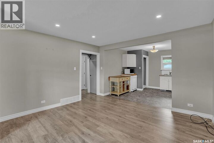 Property Photo:  605 College Avenue E  SK S4N 0W3 