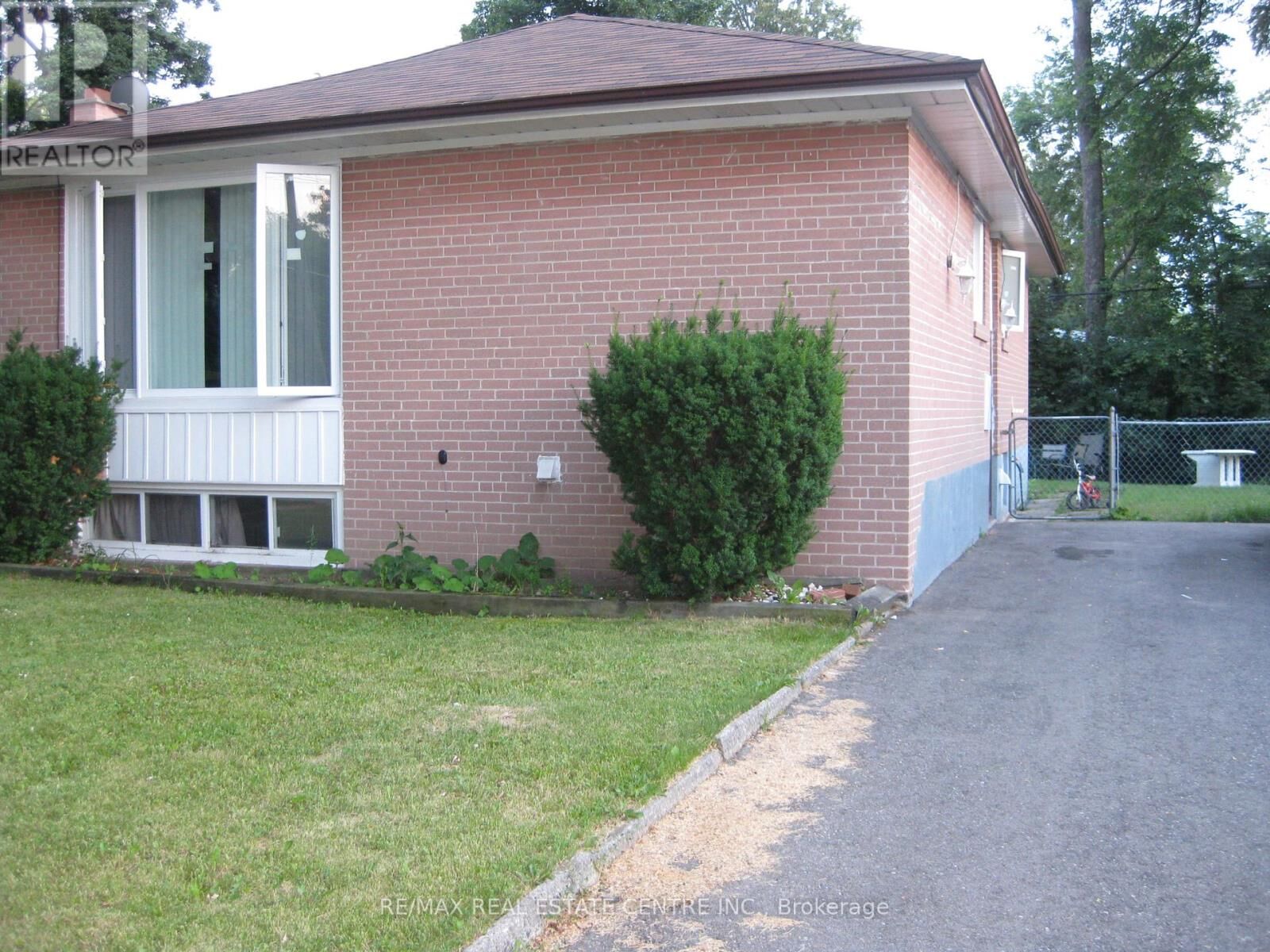 Property Photo:  63 McMurchy Avenue South Bsmt  ON L6Y 1Y7 