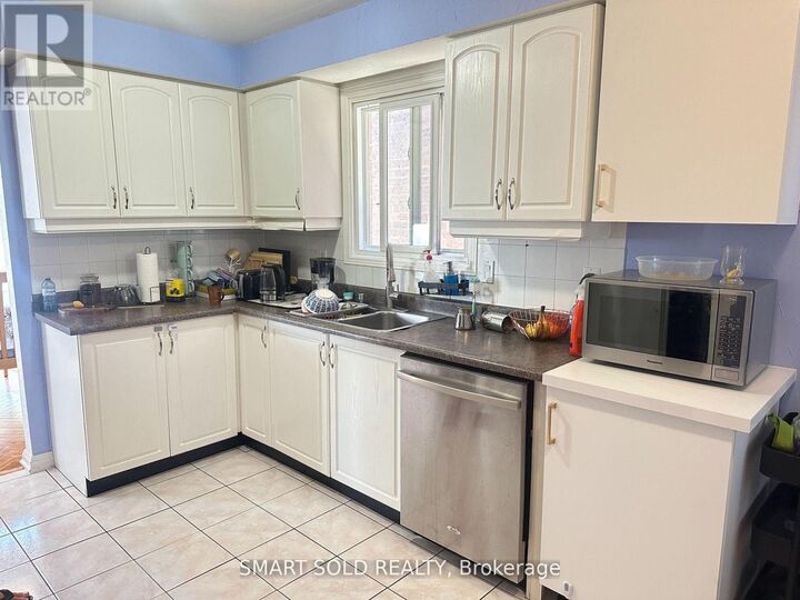Property Photo:  117 Westhampton Drive  ON L4J 7J8 