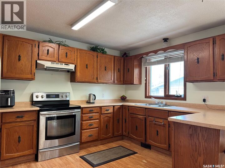 Property Photo:  709 Broadway Street  SK S0A 1A0 