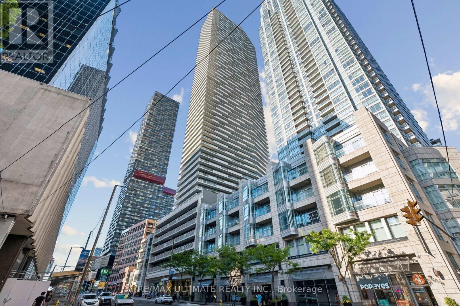 Property Photo:  2221 Yonge Street 3905  ON M4S 2B4 
