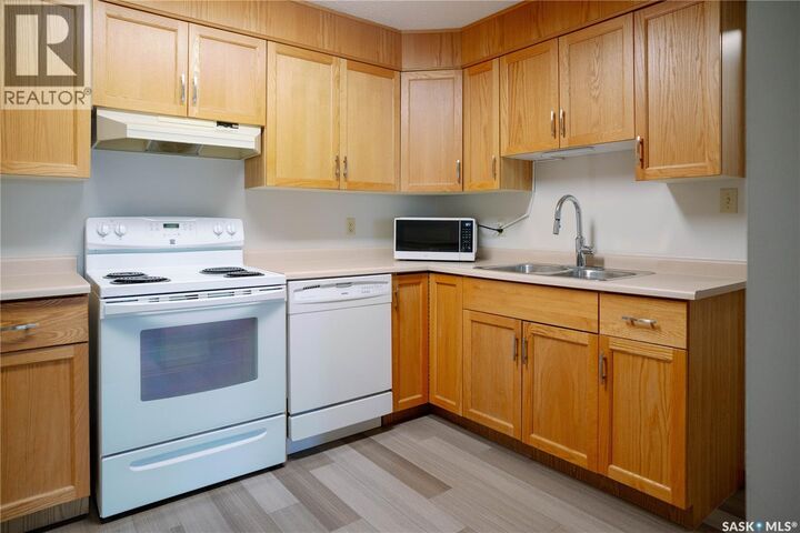 Property Photo:  205 921 Main Street  SK S7H 0K4 