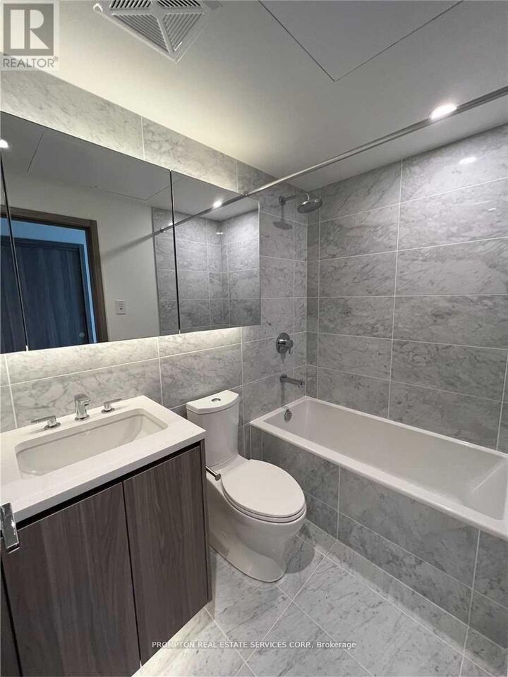 Property Photo:  95 McMahon Drive 2605  ON M2K 0H2 