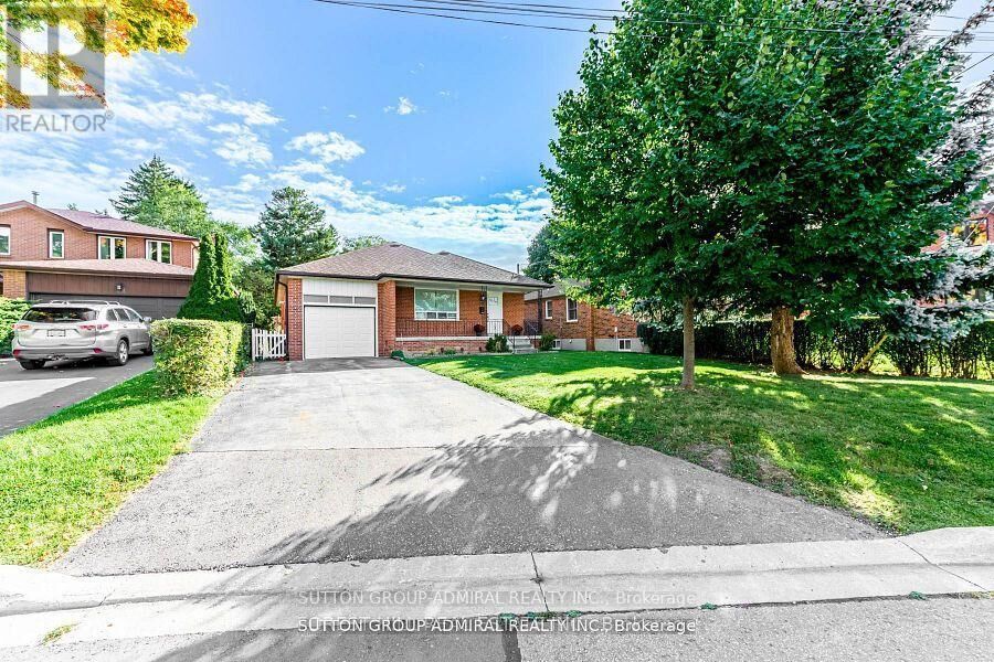Property Photo:  19 Tobruk Crescent Main  ON M2M 3B3 