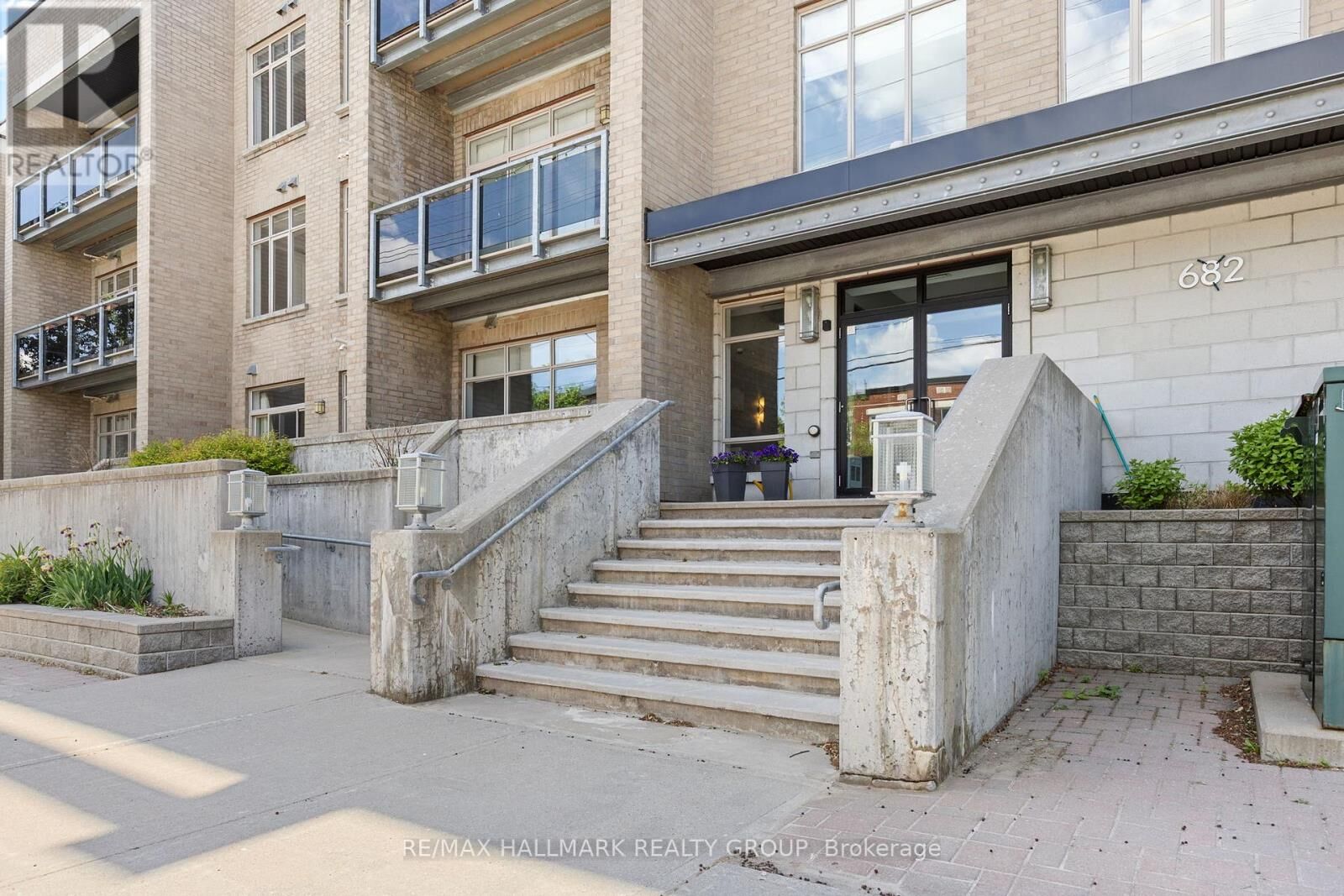 Property Photo:  682 Churchill Avenue North 311  ON K1Z 5G5 