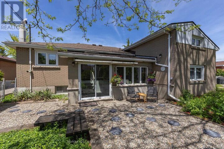 Property Photo:  184 Kirkpatrick Street  ON K7K 2P5 