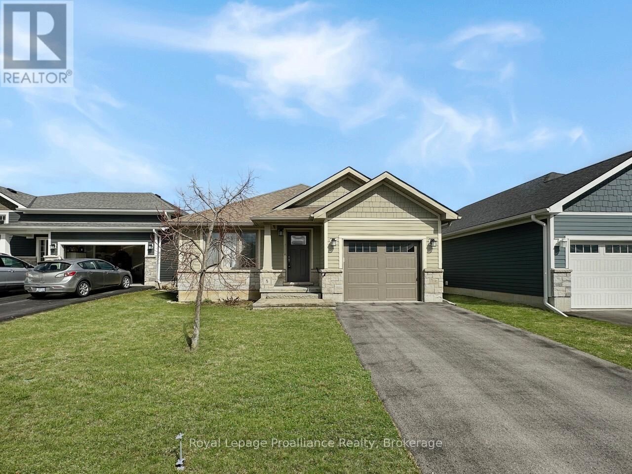 Property Photo:  8 Tessa Boulevard  ON K8N 4Z5 