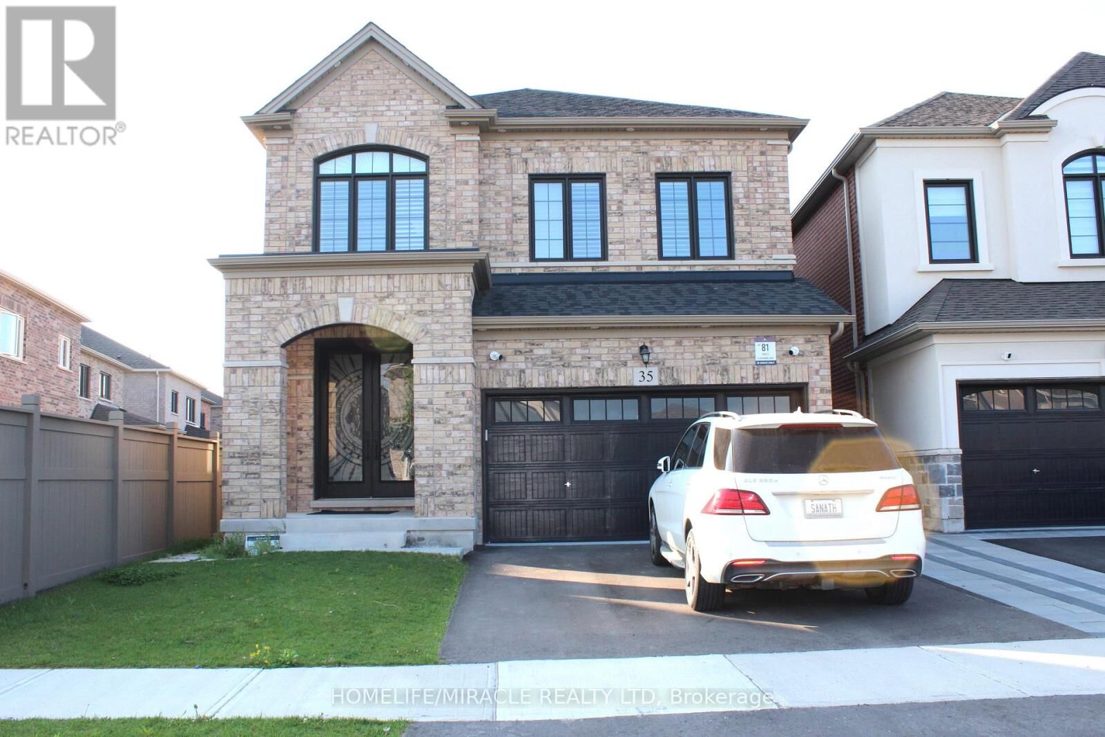 Property Photo:  35 Merrimac Drive  ON L6Y 6K4 