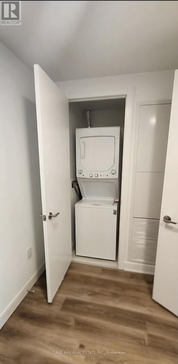 Property Photo:  86 Dundas Street East 514  ON L5A 1W4 
