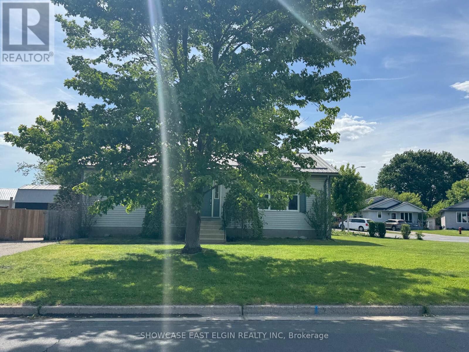 Property Photo:  28 Melanie Drive  ON N5H 3G6 