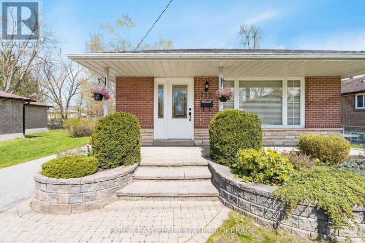 Property Photo:  212 Grove Street East  ON L4M 2P9 