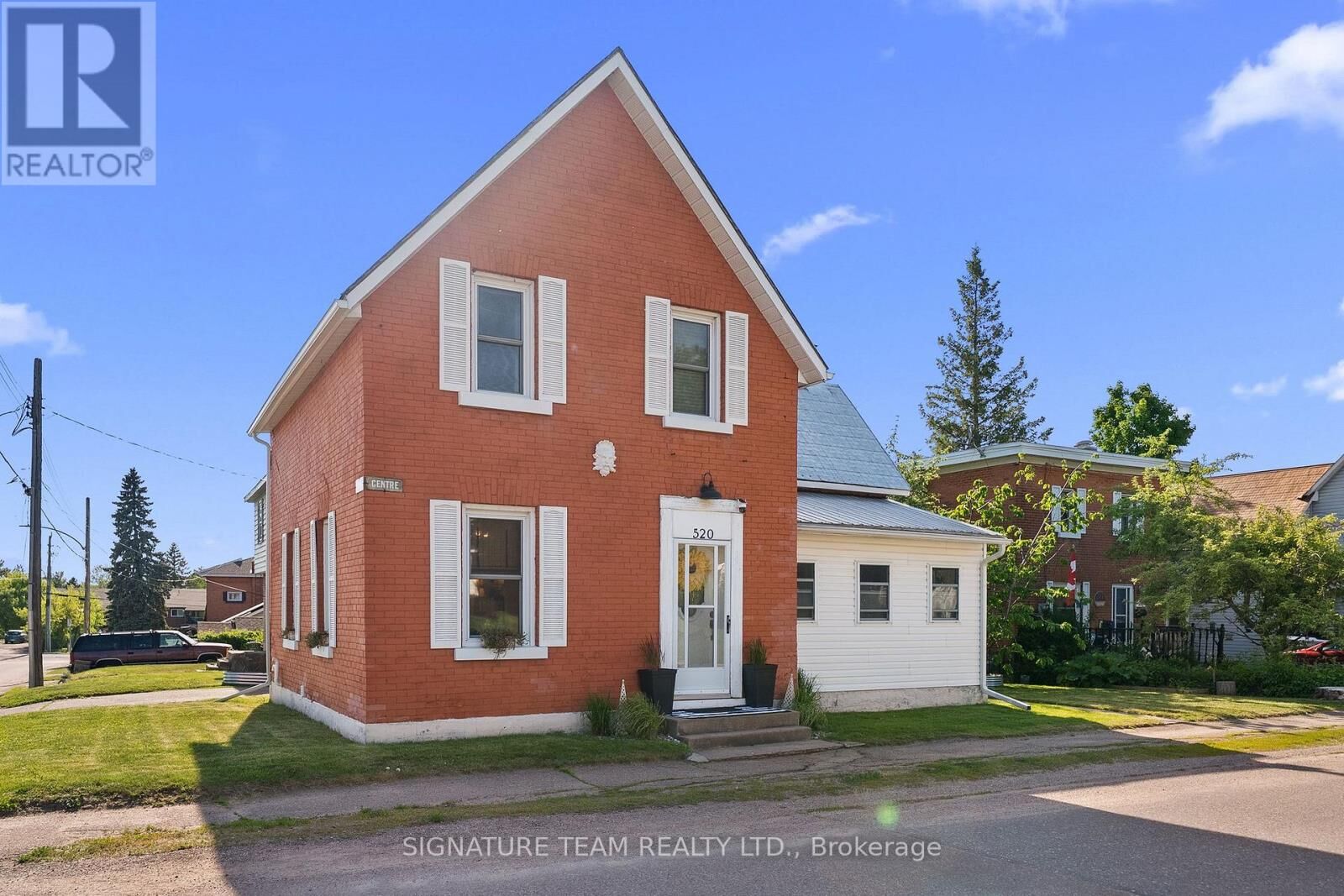 Property Photo:  520 Centre Street  ON K8A 1K1 