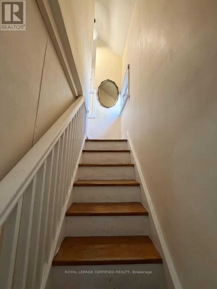Property Photo:  148 Belgravia Avenue  ON M6E 2M7 