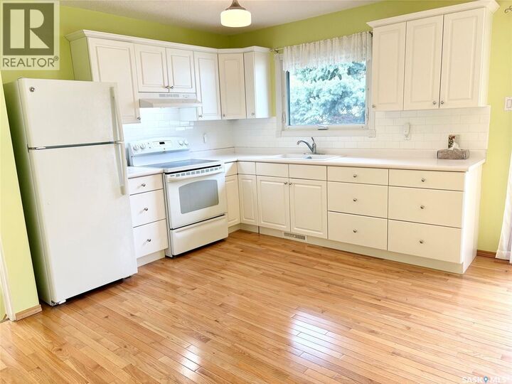 Property Photo:  70 Clarewood Crescent  SK S3N 2V2 
