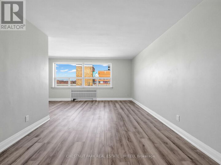 Property Photo: 2 Ridelle Avenue 404 ON M6B 1H4