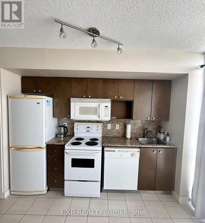 Property Photo:  11 Brunel Court East 5009  ON M5V 3Y3 