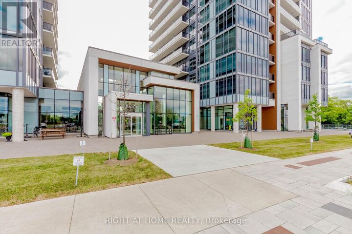 Property Photo:  9608 Yonge Street 1603  ON L4C 0X4 