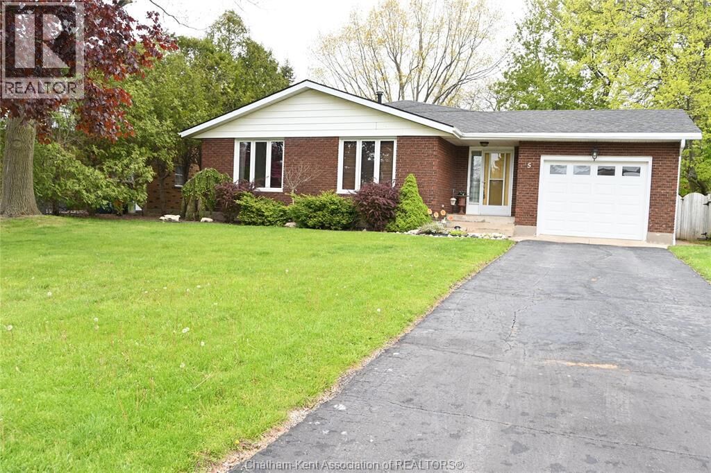 Property Photo:  5 Bernard Avenue East  ON N0P 2C0 
