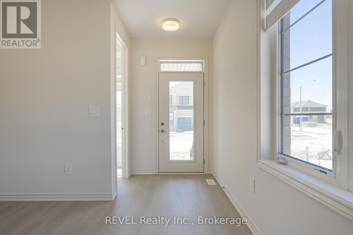 Property Photo:  6 Rackham Lane  ON L1E 0M3 