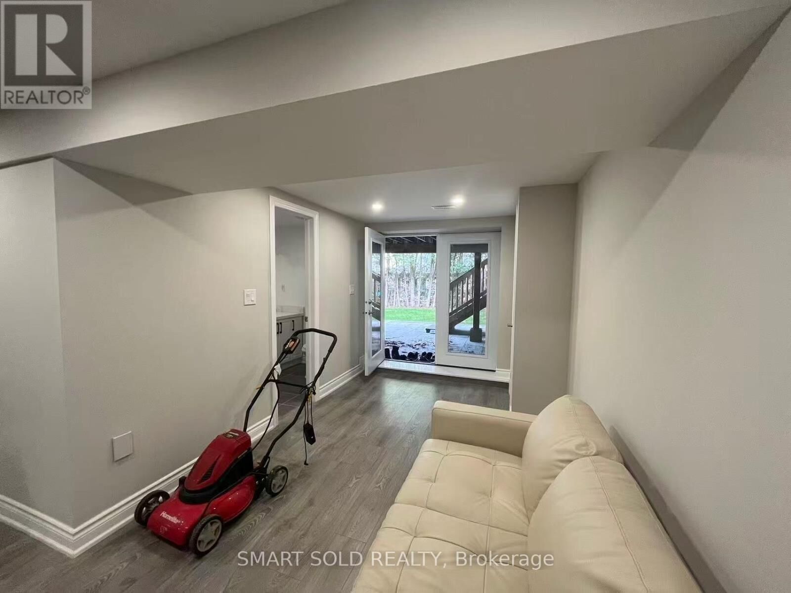 Property Photo:  45 Abbeywood Trail  ON M3B 3B4 