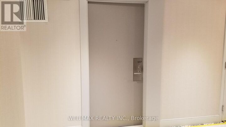 Property Photo:  8 Widmer Street 1207  ON M5V 0W6 