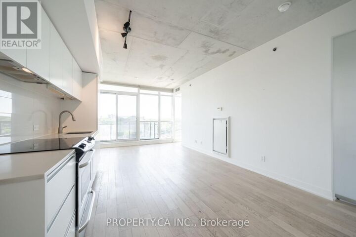 Property Photo:  20 Minowan Miikan Lane 711  ON M6J 0E5 