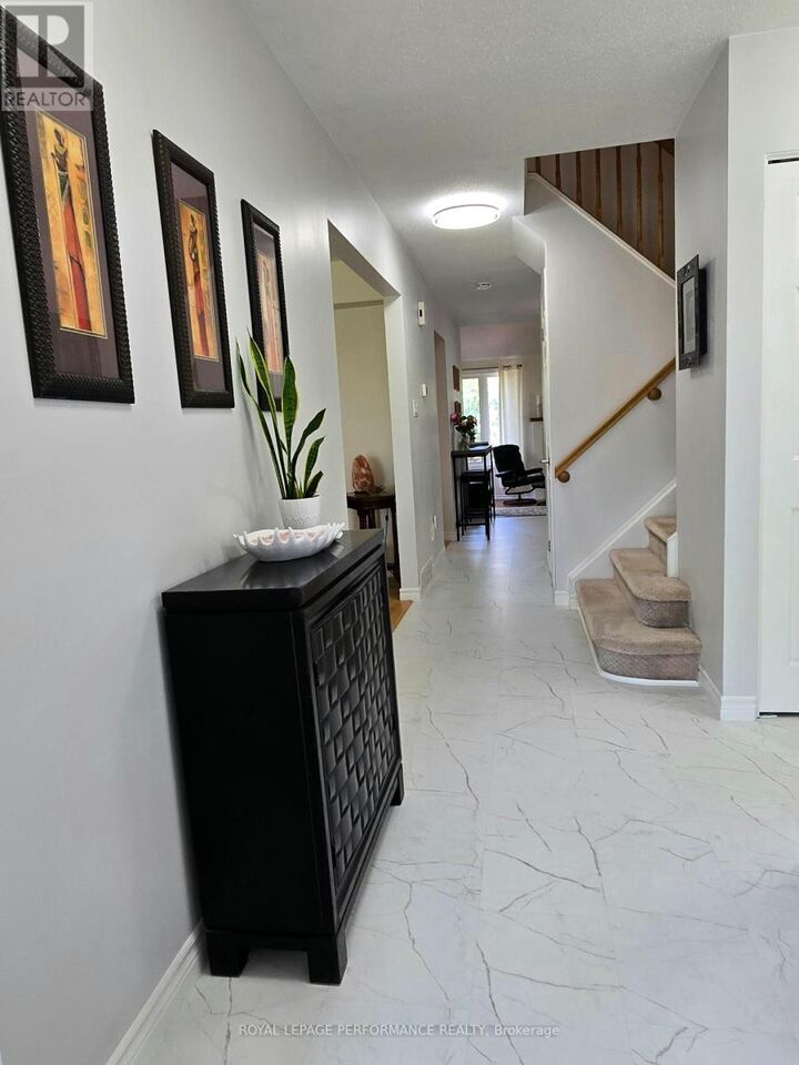 Property Photo:  61 Hawley Crescent  ON K2M 1T4 
