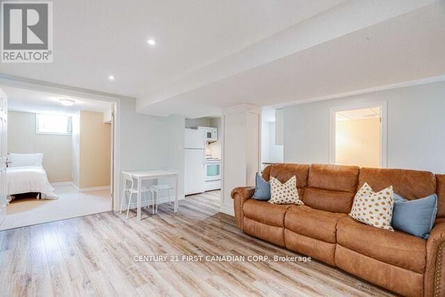 Property Photo:  216 Irving Place Lower  ON N5V 2H9 