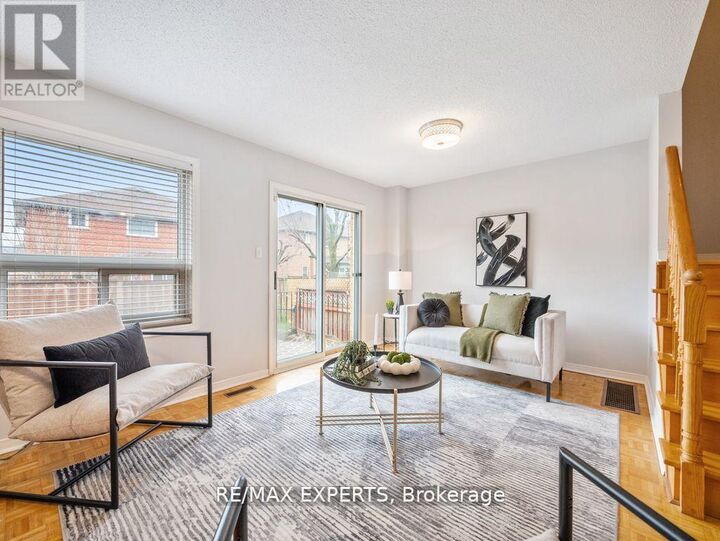 Property Photo:  97 Pinedale Gate  ON L4L 8X3 